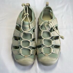 NWOT KEEN Women's Sz 11 Hyperport H2 Closed Toe Sandal, light green/ cream